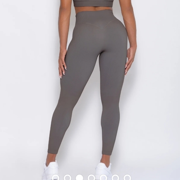 🚫SOLD🚫✨️BOMBSHELL INSPIRED SEAMLESS LEGGINGS SZ. SMALL✨️ - Picture 4 of 12